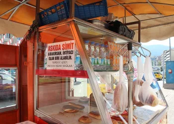 Bursa’da askıda simit uygulaması başlattı