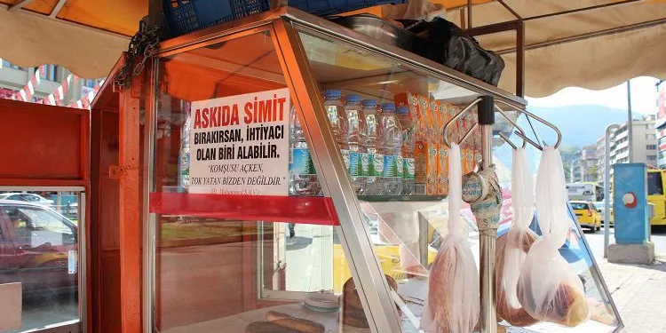 Bursa’da askıda simit uygulaması başlattı