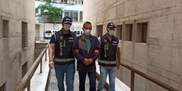Bursa’da suçüstü yakalanan profesör tutuklandı