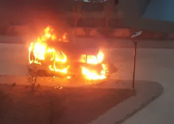 Bursa’da yanan minibüsten canlarını son anda kurtardılar