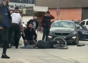 Bursa’da ambulans gelene kadar başından ayrılmadı