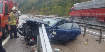 Bariyere saplandı! Bursa’da baba-kız ölümden döndü