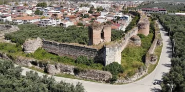 Bursa’da 2500 yıllık surlar ortadan ikiye ayrıldı