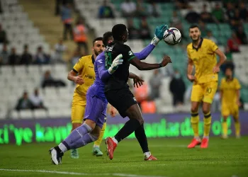Bursaspor, Timsah Park’ta 8 puan kaybetti