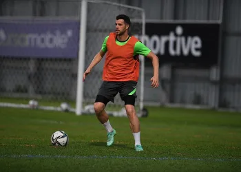 Bursaspor Kulübü kadro dışı kalan Hasan Ayaroğlu ve Aykut Akgün’ü affetti