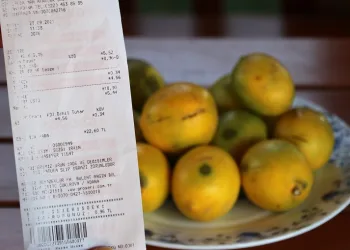 Çiftçinin attığı markette 6 lira