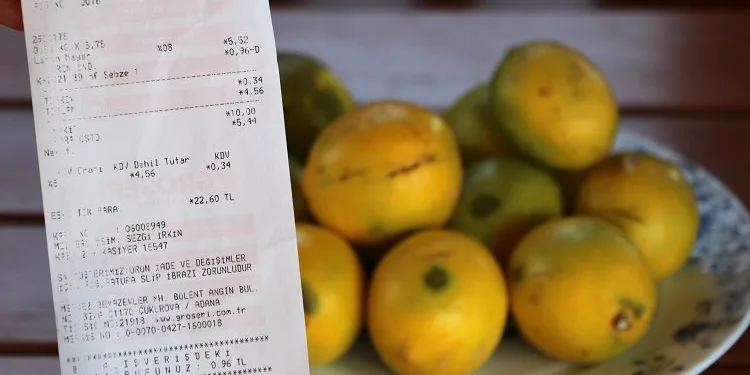 Çiftçinin attığı markette 6 lira