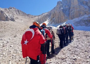 Yeni dağcılar ilk tırmanışı gerçekleştirdi