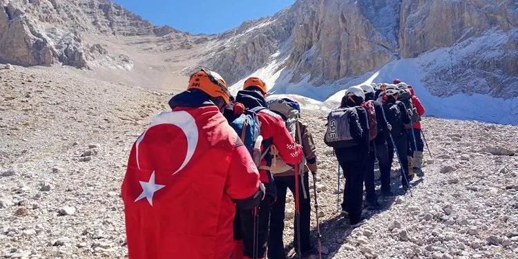 Yeni dağcılar ilk tırmanışı gerçekleştirdi