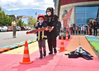 Bursa’da minik itfaiyeciler görev başında