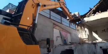 Bursa’da metruk bina temizliği