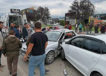 Bursa’da feci kazada 5 kişi yaralandı
