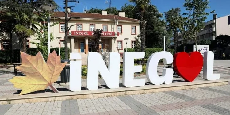 İnegöl’ün ‘kalp’ sembolüne saldırı