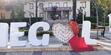 İnegöl’ün ‘kalp’ sembolüne saldırı