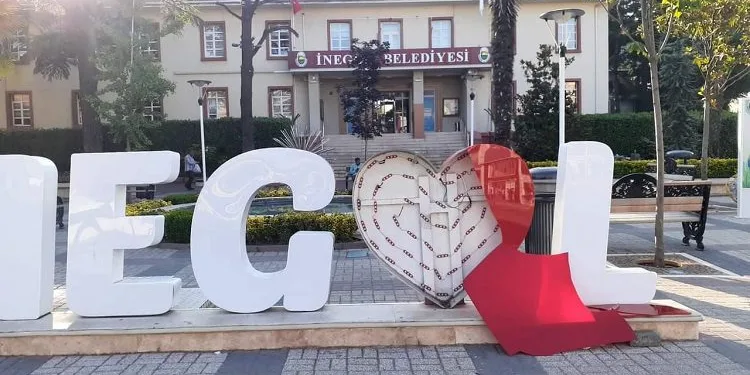 İnegöl’ün ‘kalp’ sembolüne saldırı