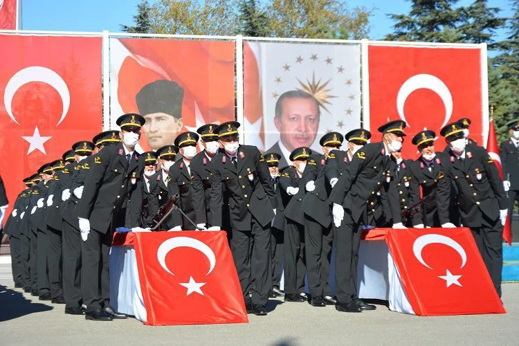 Bursa Işıklar’da mezuniyet töreni heyecanı