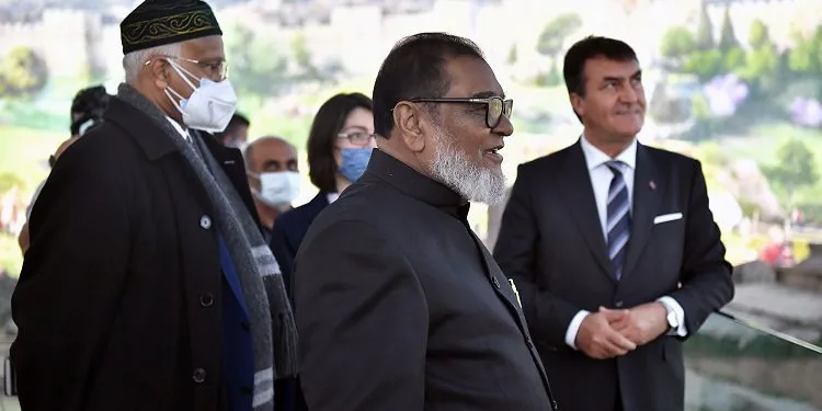 Bangladeşli Bakan Fetih Müzesi’ni ziyaret etti
