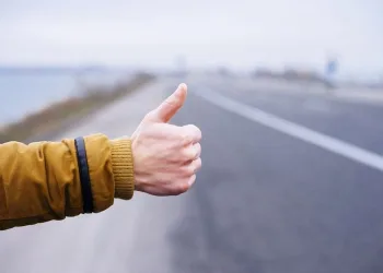 Bursa’da öğrenciler mağdur! Otostopla okula gidiyorlar