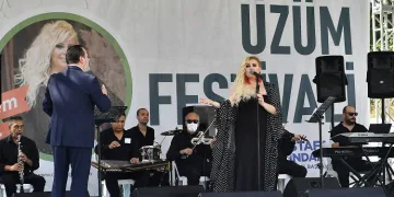 Üzüm Festivali’nde konser coşkusu