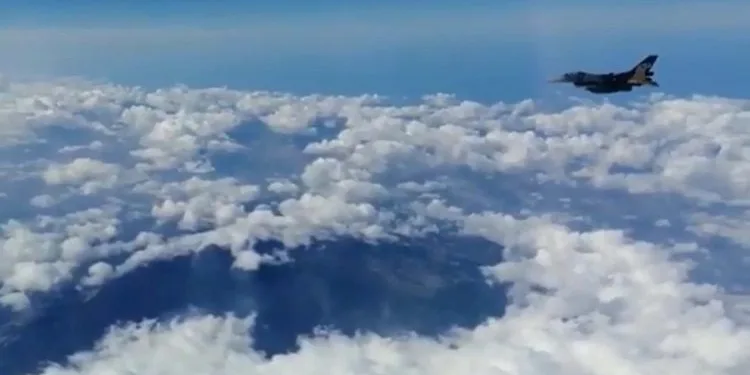 SOLOTÜRK, Etna Yanardağı üzerinde uçtu