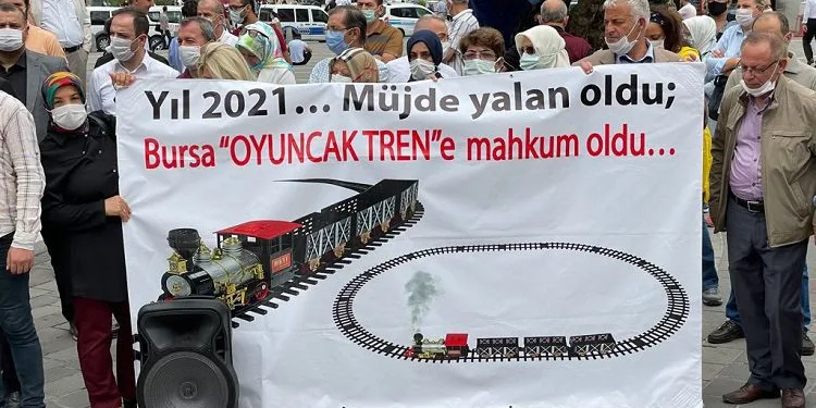 Bursa’da oyuncak trenle ‘Hızlı Tren’ protestosu