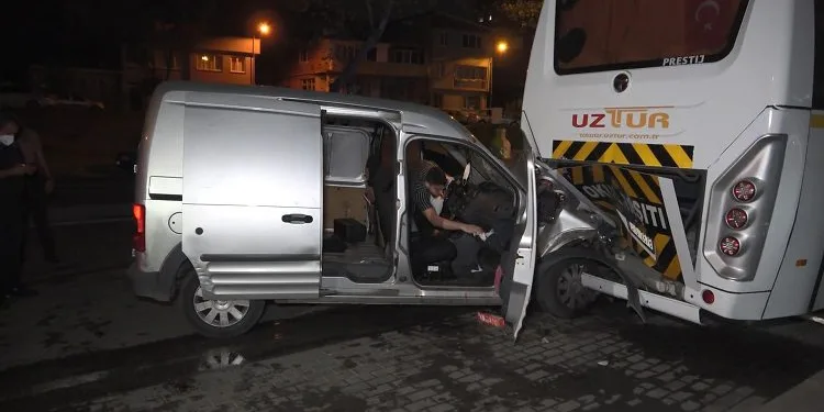 Bursa’da aşırı hızla gelen kaza: 1’i ağır 3 yaralı