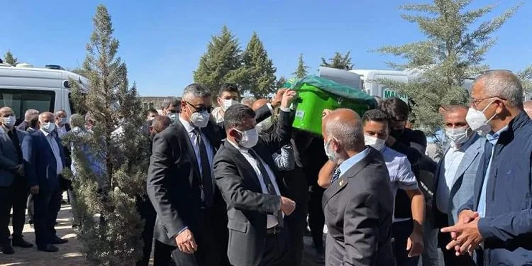 CHP’li Veli Ağbaba’nın annesi toprağa verildi