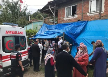 Taziye evinde balkon çöktü