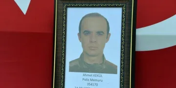 Evinde bıçakla yaralanan Özel Harekat polisi, hastanede hayatını kaybetti
