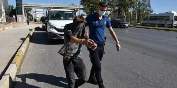 Asansör kabinini sökerken yakalandı, ‘Recebim’ türküsünü söyledi