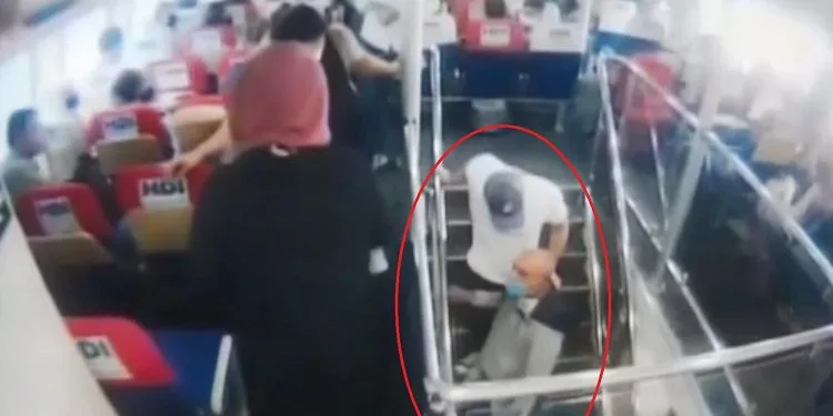 Deniz otobüsünde iğrenç olay! Kaptan rotayı değiştirdi