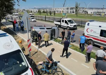 Bursa’da takla attı 100 metre sürüklendi