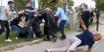 Bursa’da keşif sırasında kadın sürücüye saldırdılar
