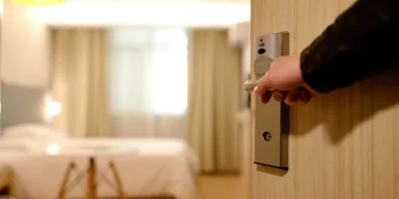 Otel odasında iğrenç olay! Müşterinin odasına girdi