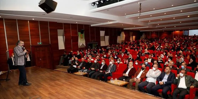 Bursa İnegöl’de “Huzurlu Aile Mutlu Gençlik” semineri naşladı