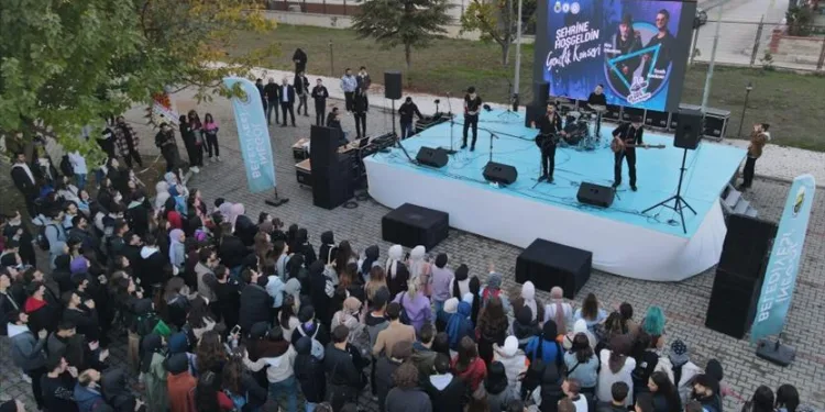 İnegöl’de üniversite öğrencilerine hoş geldin konseri