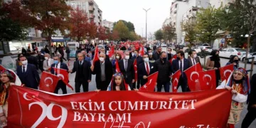 Bursa İnegöl’de Cumhuriyet coşkusu, kortej yürüyüşü ile sokaklara taştı
