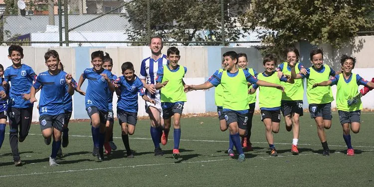 Bursa’nın genç vekili çocuklarla idmana çıktı