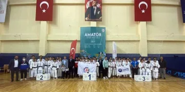 Osmangazili judocular üçüncülük kürsüsünde