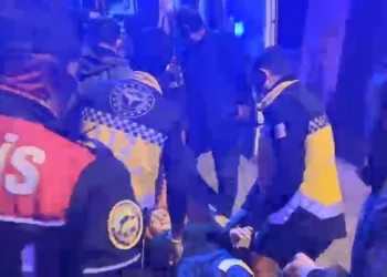Bursa’da çarşıya izinsiz gittiği gerekçesiyle eşini bıçakladı