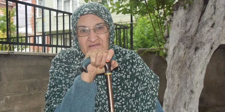 67 yaşındaki kadını 800 bin lira dolandıran çete çökertildi