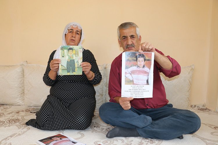 21 yıldır kaybolan çocuklarını arıyorlar
