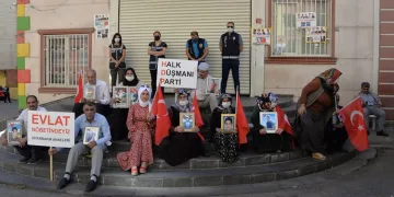 Evlat nöbetindeki baba: Oğlumu istedim, eşimle bizi dövdüler