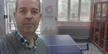 Aşı yaptırmayan öğretmen virüse yenik düştü
