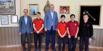 Karacabey Belediye Başkanı Ali Özkan hafızları tebrik etti