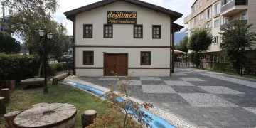 Gürsu Millet Kıraathanesi hizmette
