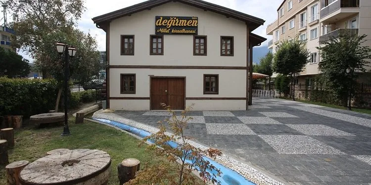 Gürsu Millet Kıraathanesi hizmette