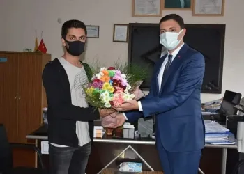 Öğretmeni sınıftan kovan kaymakam özür diledi