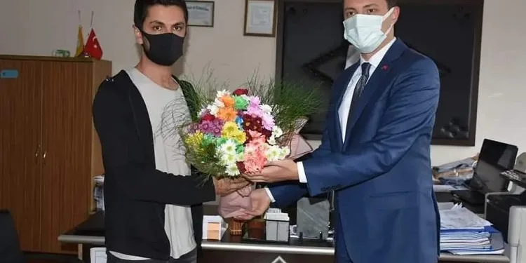 Öğretmeni sınıftan kovan kaymakam özür diledi