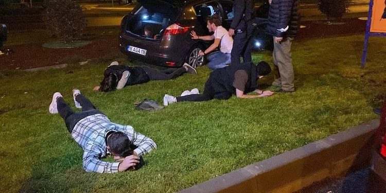 30 kilometre kaçtılar, kaza yapınca yakalandılar